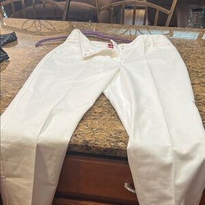 212 Collection White Capris